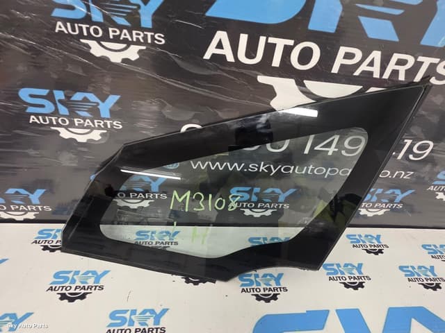 Left Front 1/4 Door Glass
