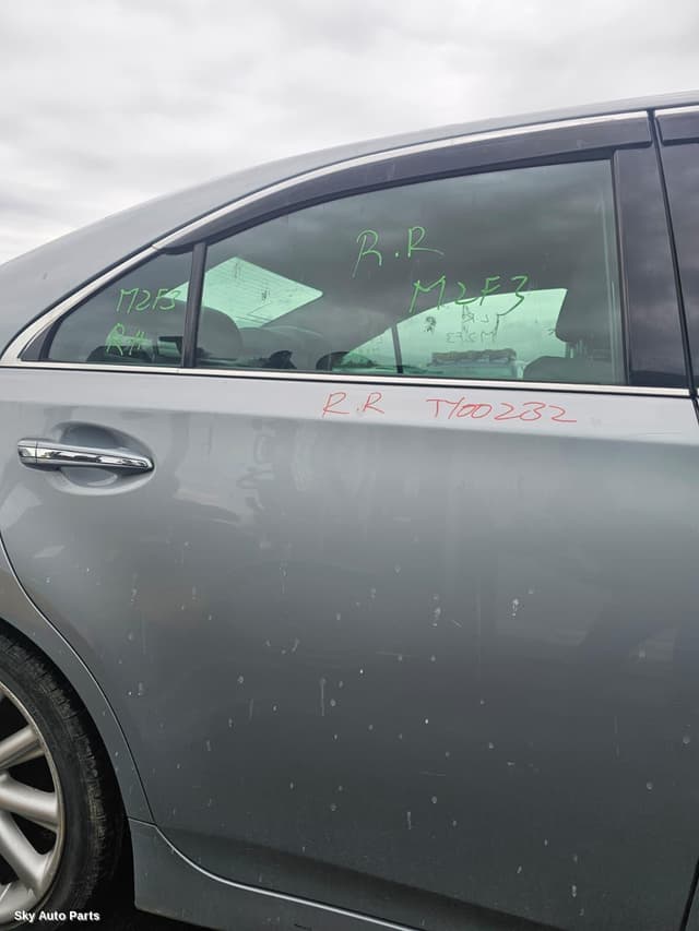 Right Rear 1/4 Door Glass